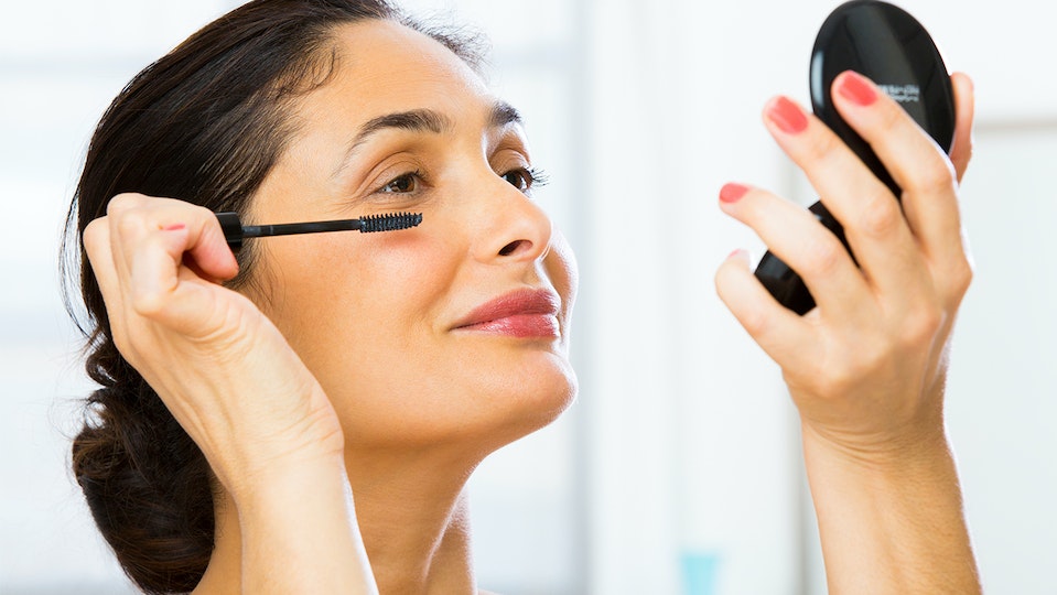 How to Use the Best Mascara for Mature Ladies